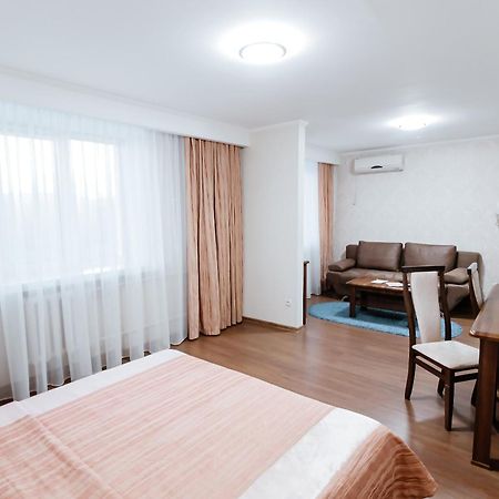 Hotel Ukraine Černihiv Esterno foto