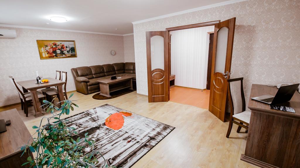 Hotel Ukraine Černihiv Esterno foto