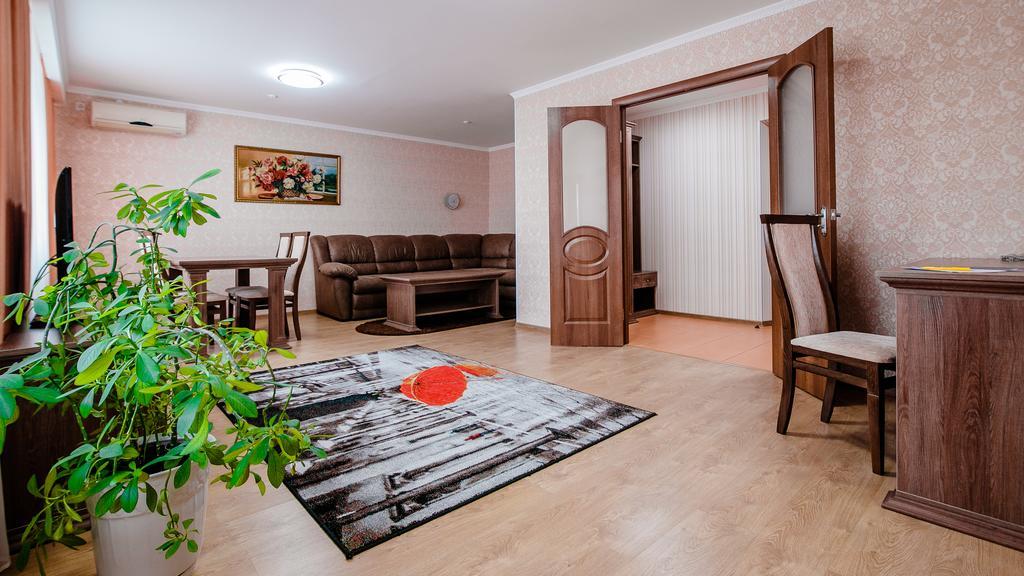 Hotel Ukraine Černihiv Esterno foto