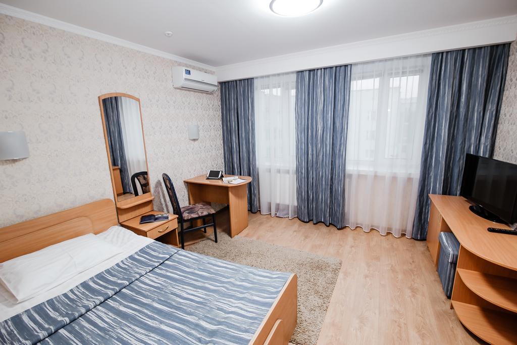 Hotel Ukraine Černihiv Esterno foto