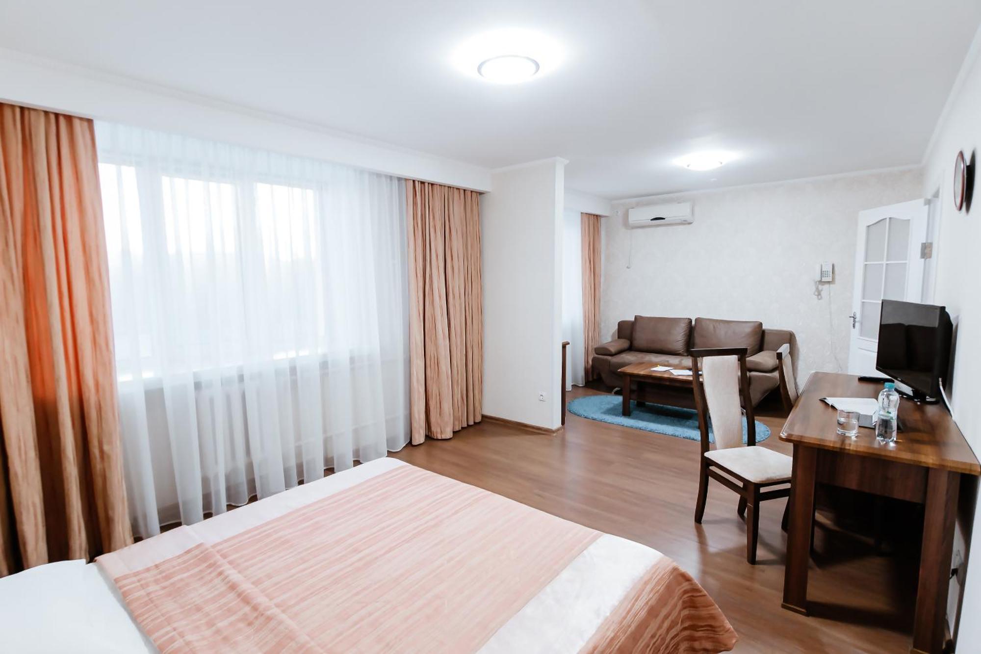 Hotel Ukraine Černihiv Esterno foto