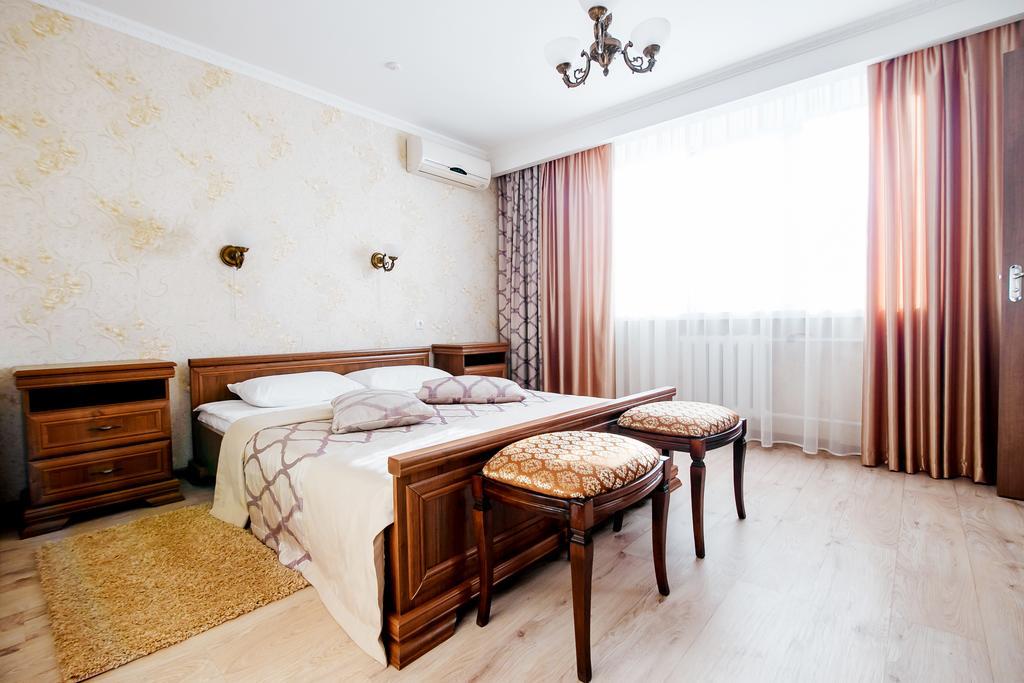 Hotel Ukraine Černihiv Esterno foto